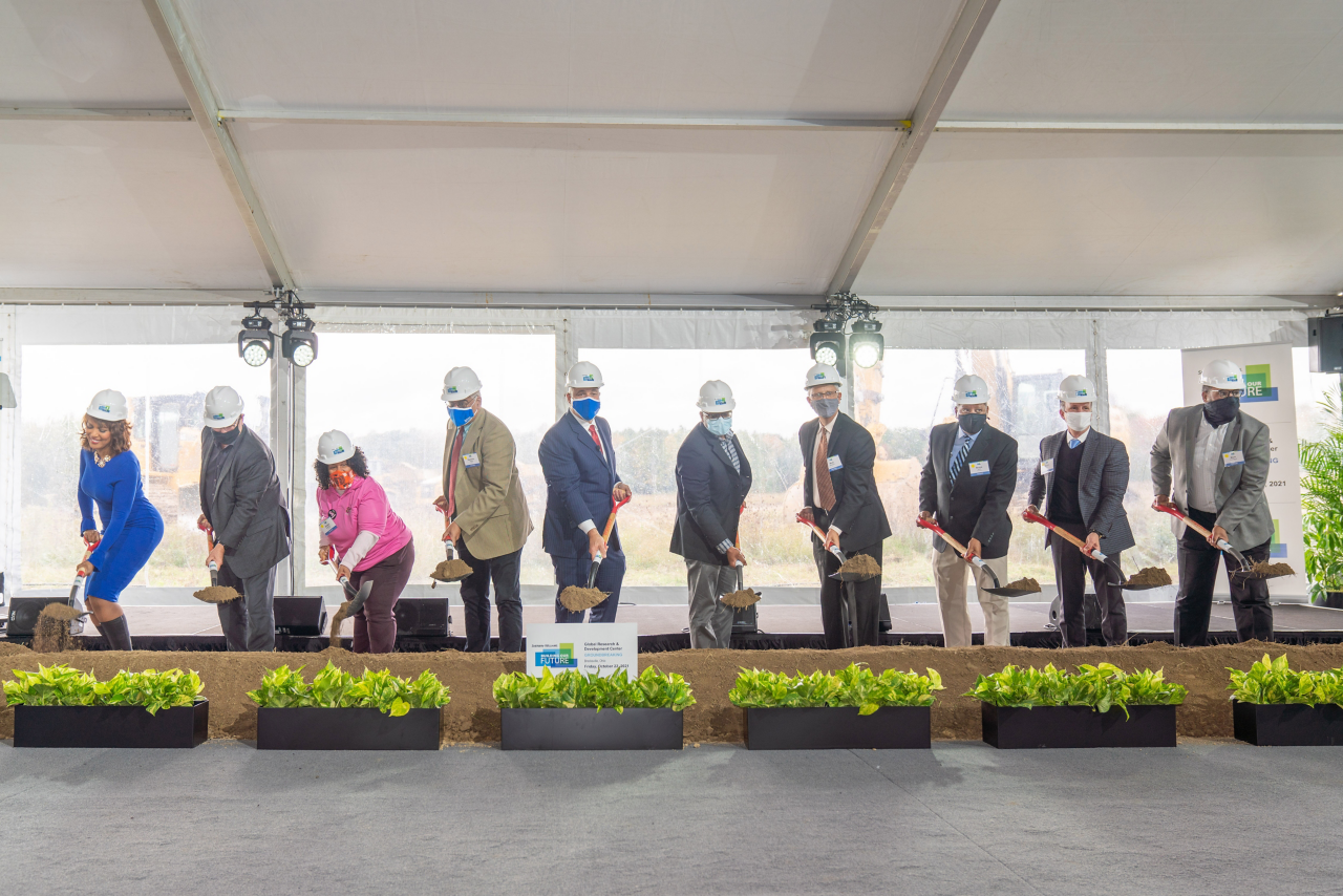 R&D Groundbreaking Shovels