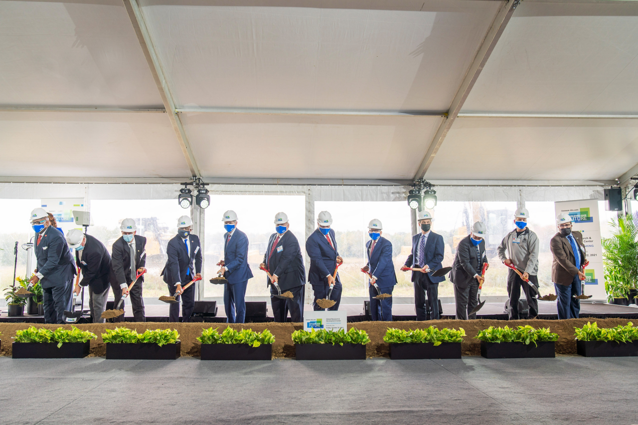 R&D Groundbreaking Shovels